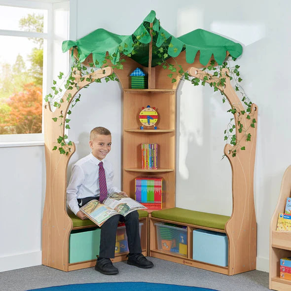 Zona Tree House Library Corner